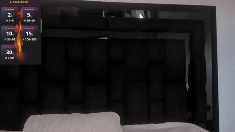 Snapshot of zoewestt chatting on 10-15-25, 01:33 Zoe online show from 10-15-25, 01:33