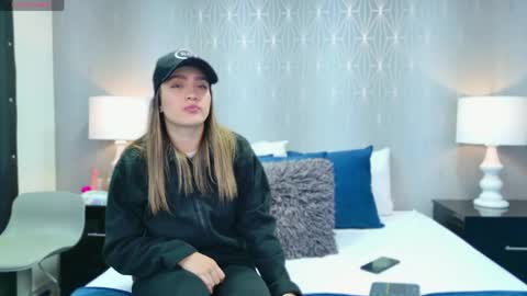 ZoeWilliis online show from 04-05-26, 11:29