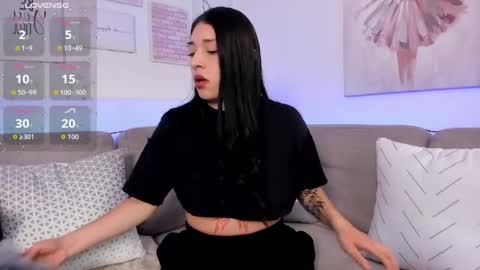 Snapshot of zoey_monroe_ chatting on 05-21-26, 01:40 Zoey online show from 05-21-26, 01:40