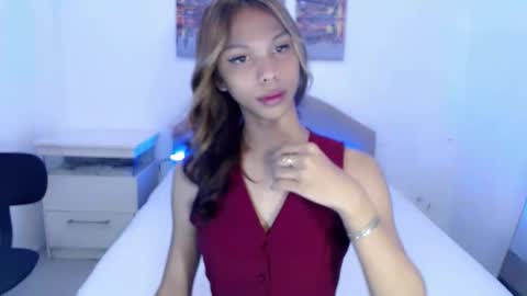 Snapshot of zoeygorgeous19 chatting on 10-07-25, 09:39 zoey online show from 10-07-25, 09:39