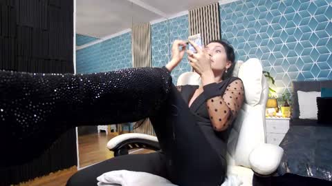 Zoey online show from 11-26-25, 10:00