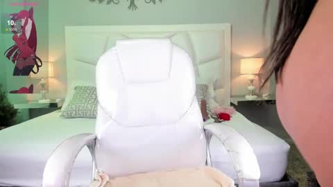 Snapshot of zoeysnow chatting on 03-06-25, 11:47 Z O E online show from 03-06-25, 11:47