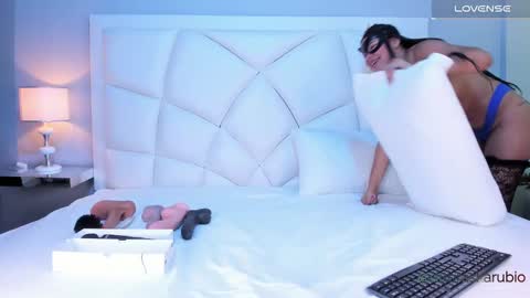 Snapshot of zoeysnow chatting on 03-10-25, 11:42 Z O E online show from 03-10-25, 11:42