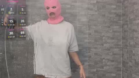 Snapshot of zoeythepinkmask chatting on 10-10-25, 05:06 Zoey online show from 10-10-25, 05:06