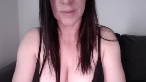 Snapshot of zoibee chatting on 10-16-25, 07:53 zoibee online show from 10-16-25, 07:53