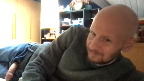 Snapshot of zolexthomas chatting on 10-13-25, 02:17 zolexthomas online show from 10-13-25, 02:17