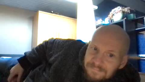 Snapshot of zolexthomas chatting on 10-24-25, 03:19 zolexthomas online show from 10-24-25, 03:19