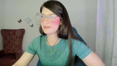 Snapshot of zooeybelair chatting on 05-03-26, 05:24 Alicie online show from 05-03-26, 05:24