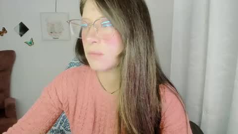 Snapshot of zooeybelair chatting on 05-25-26, 06:08 Alicie online show from 05-25-26, 06:08