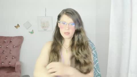 Snapshot of zooeybelair chatting on 05-30-26, 05:59 Alicie online show from 05-30-26, 05:59