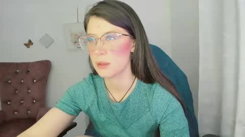 Snapshot of zooeybelair chatting on 06-07-26, 02:59 Alicie online show from 06-07-26, 02:59