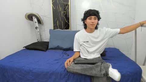Snapshot of zoro_v chatting on 10-18-25, 08:20     online show from 10-18-25, 08:20