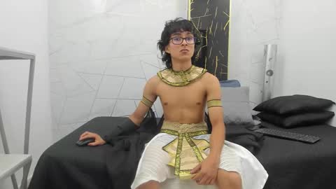 Snapshot of zoro_v chatting on 10-21-25, 07:36     online show from 10-21-25, 07:36