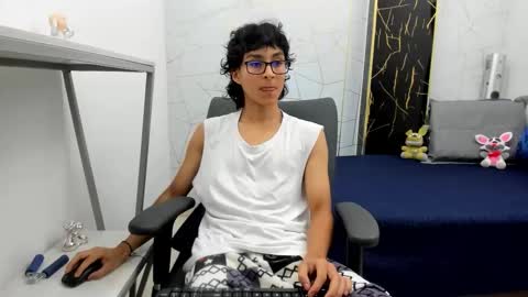 Snapshot of zoro_v chatting on 10-23-25, 07:45     online show from 10-23-25, 07:45