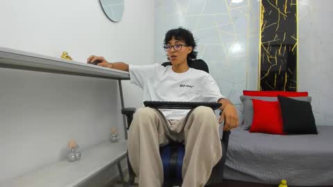     online show from 11-11-25, 07:58