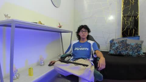     online show from 11-19-25, 07:25