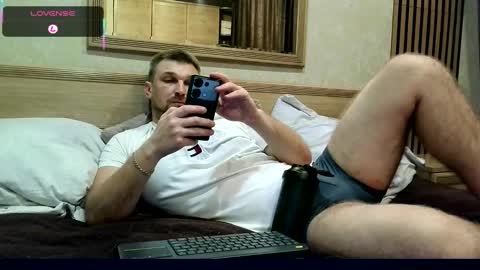 ztigrousz online show from 12-17-25, 04:02