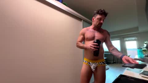 Snapshot of zuko_zen69 chatting on 01-23-25, 12:25 Zuko online show from 01-23-25, 12:25