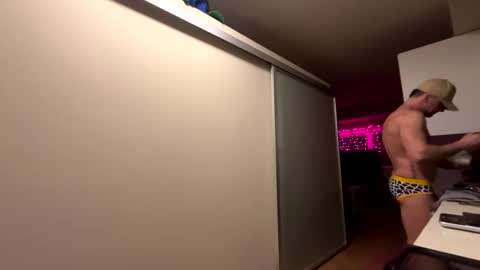 Snapshot of zuko_zen69 chatting on 02-26-25, 12:58 Zuko online show from 02-26-25, 12:58