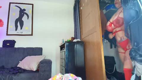 zully_green online show from 04-15-26, 04:19