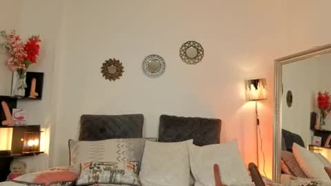 Snapshot of zuly_zahir_01 chatting on 02-01-25, 12:26 zuly goode online show from 02-01-25, 12:26