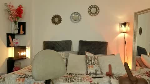 Snapshot of zuly_zahir_01 chatting on 02-08-25, 06:12 zuly goode online show from 02-08-25, 06:12