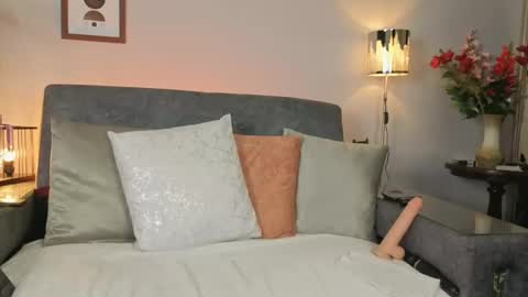 Snapshot of zuly_zahir_01 chatting on 02-21-25, 10:17 zuly goode online show from 02-21-25, 10:17
