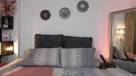 Snapshot of zuly_zahir_01 chatting on 03-12-25, 10:17 zuly goode online show from 03-12-25, 10:17