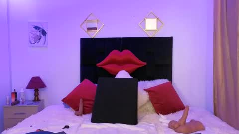 Snapshot of zuly_zahir_01 chatting on 09-11-25, 10:21 zuly goode online show from 09-11-25, 10:21