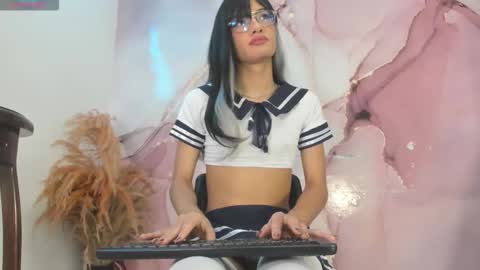 Snapshot of zuri_lux chatting on 11-23-25, 09:58 Zuri Lux online show from 11-23-25, 09:58