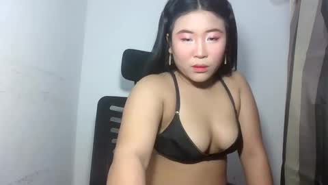 Snapshot of zyeii chatting on 09-21-25, 01:13 sweet lylia online show from 09-21-25, 01:13