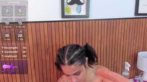 Snapshot of zyle_boobs_ chatting on 12-23-24, 09:38 ZYLE online show from 12-23-24, 09:38