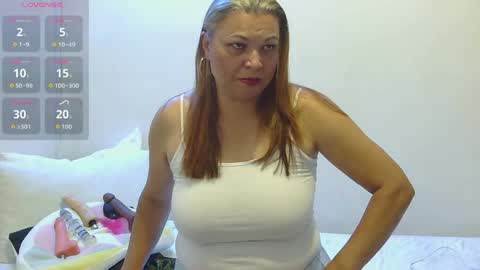Snapshot of zyra_vex chatting on 05-25-26, 11:00 Zyra Vex online show from 05-25-26, 11:00