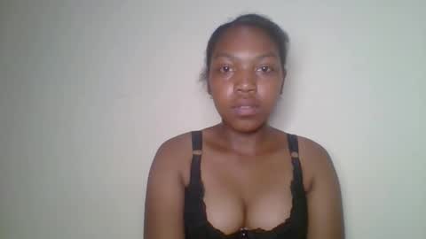 zyraelle_01 online show from 04-17-26, 08:12