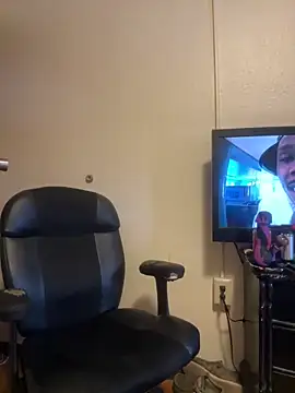 Snapshot of LacieStar chatting on 12-13-24, 02:05 LacieStar online show from 12-13-24, 02:05