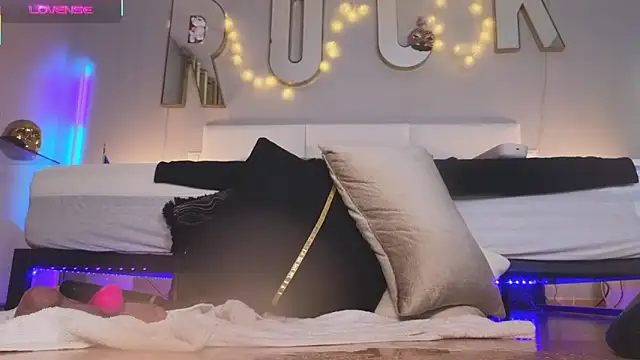 Snapshot of Helena_Karel chatting on 01-15-25, 08:48 Helena Karel online show from 01-15-25, 08:48