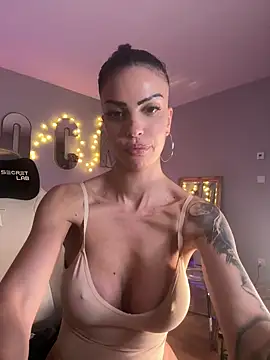 Snapshot of Helena_Karel chatting on 02-08-25, 07:27 Helena Karel online show from 02-08-25, 07:27