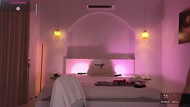 Snapshot of Helena_Karel chatting on 11-15-25, 12:23 Helena Karel online show from 11-15-25, 12:23