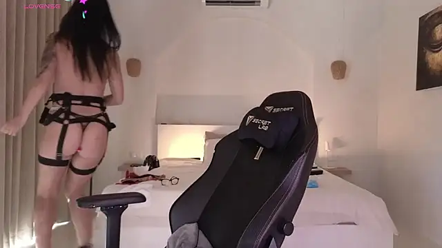 Snapshot of Helena_Karel chatting on 01-17-26, 08:41 Helena Karel online show from 01-17-26, 08:41