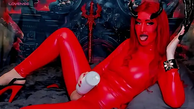 Snapshot of EvaDominatrix chatting on 10-12-25, 07:46 EvaDominatrix online show from 10-12-25, 07:46