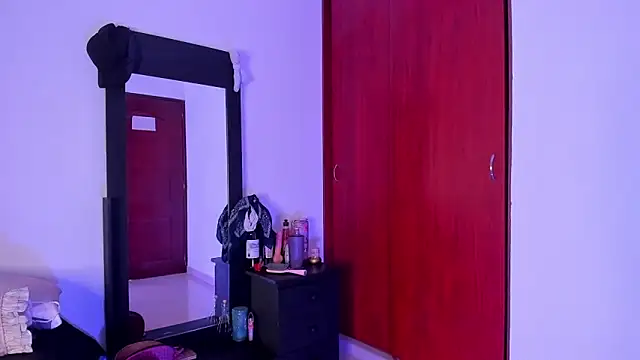 Snapshot of little_kayla_ chatting on 12-06-24, 11:47 little kayla  online show from 12-06-24, 11:47