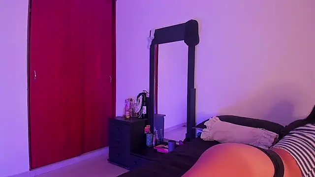 Snapshot of little_kayla_ chatting on 02-05-25, 04:16 little kayla  online show from 02-05-25, 04:16