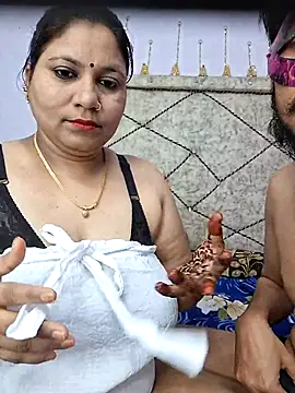 MOM-SUN-COUPLE online show from 02-11-25, 10:48