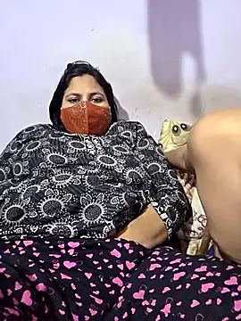 MOM-SUN-COUPLE online show from 09-08-25, 07:13