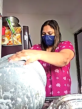 MOM-SUN-COUPLE online show from 09-26-25, 09:35