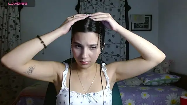 mia  lopez  online show from 01-31-25, 04:47