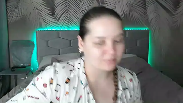 uliastar online show from 02-04-25, 01:48