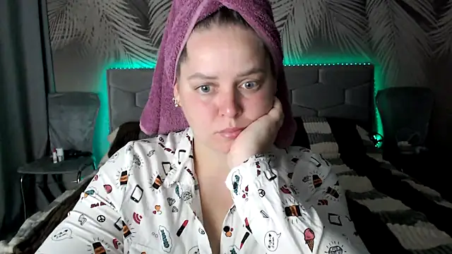 uliastar online show from 10-07-25, 06:43