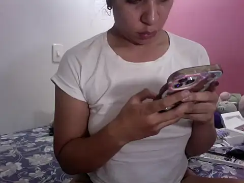 Snapshot of gatubelahot chatting on 02-22-25, 02:06 gatubelahot online show from 02-22-25, 02:06