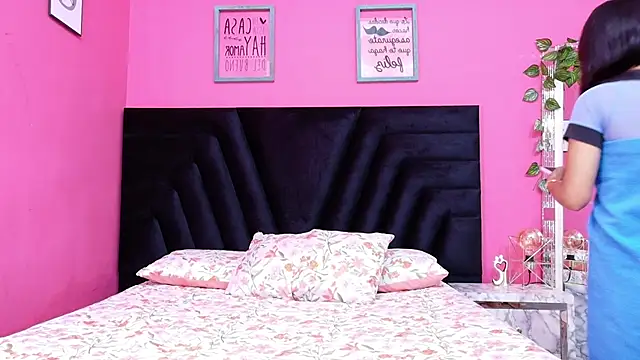 Snapshot of kinkylittlegirll chatting on 10-31-25, 05:03 kinkylittlegirll online show from 10-31-25, 05:03